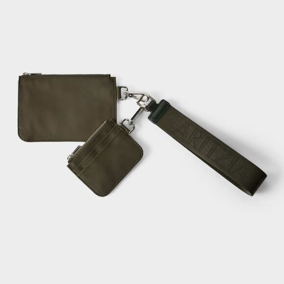 NWT Aritzia Go-getter Wristlet dark olive (NyloCycle™ Fabric) - Picture 1 of 1